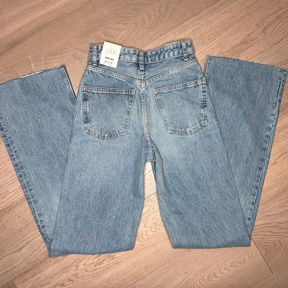 Zara High-Rise, Full Length Jeans - Picture 3 of 7